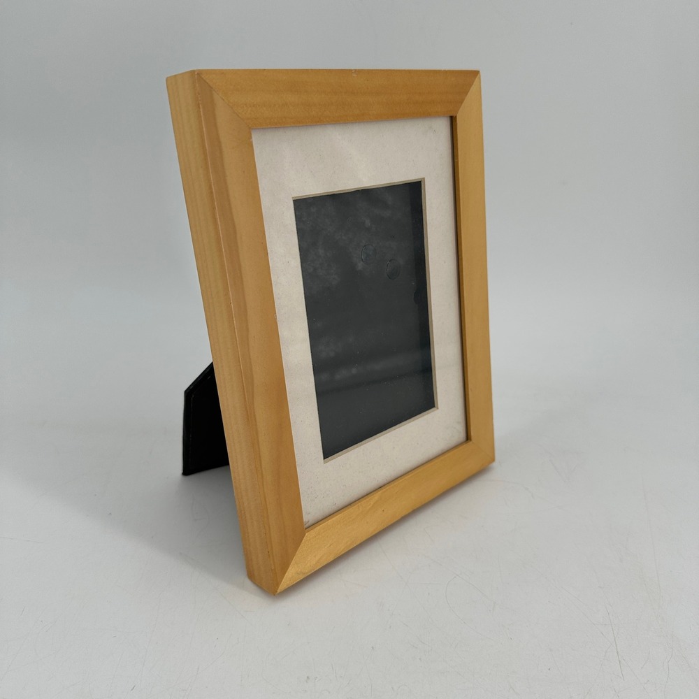 Connoisseur Light Wood Picture Frame with Cream Matting Tabletop Wall Mount